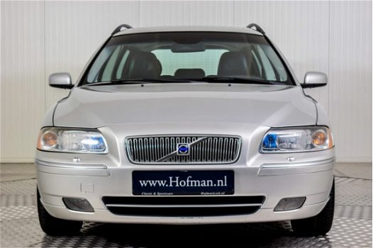 Volvo V70 - 2.4 D5 Summum Automaat - 1