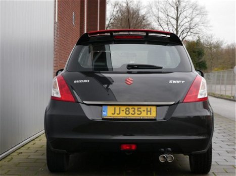 Suzuki Swift - 1.2 90pk Style EASSS 5-deurs 2-kleuren / Navigatie / Bluetooth - 1