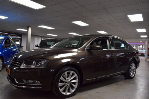 Volkswagen Passat - 1.4 TSI Comfort Executive Line BlueMotion - 1