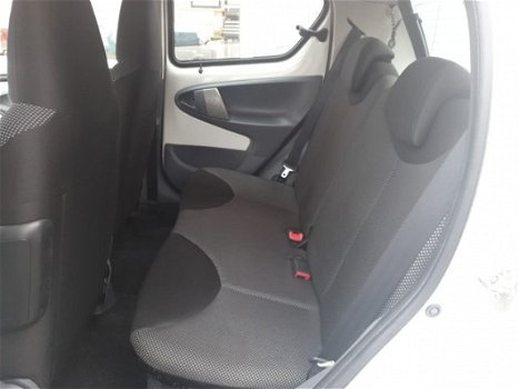 Toyota Aygo - 1.0-12V Comfort Nav - 1