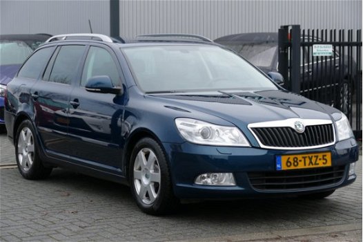 Skoda Octavia Combi - 1.2 TSI Elegance ORG NL 2012 Trekhaak, Xenon, Leer, Stoelverw, Clima, Navi, PD - 1