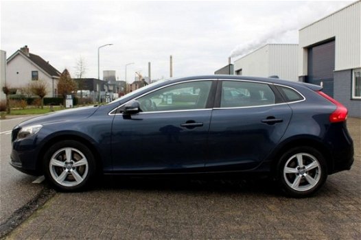 Volvo V40 - 2.0 D4 190pk Momentum + Navi + Ecc + Pdc + Lmv - 1