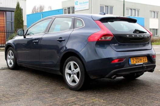 Volvo V40 - 2.0 D4 190pk Momentum + Navi + Ecc + Pdc + Lmv - 1