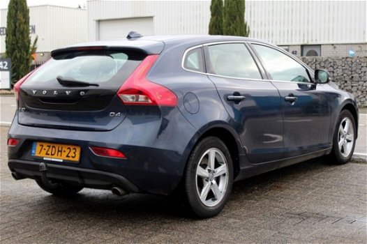 Volvo V40 - 2.0 D4 190pk Momentum + Navi + Ecc + Pdc + Lmv - 1