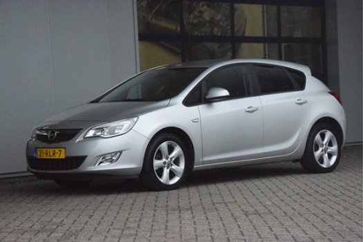 Opel Astra - 1.4 Turbo Edition 140pk navi sportstoelen - 1