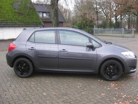 Toyota Auris - 1.6-16V Sol - 1