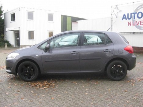 Toyota Auris - 1.6-16V Sol - 1