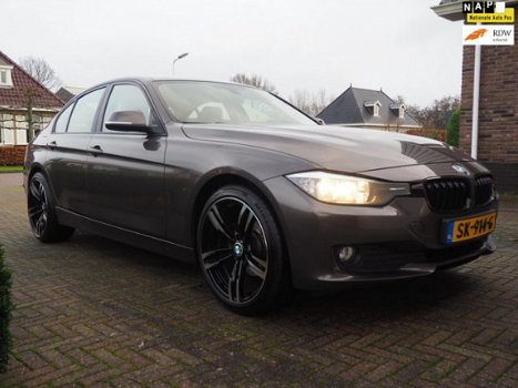 BMW 3-serie - 318d High Executive | Automaat | Navi | Leder | 19'' Sportvelgen | - 1