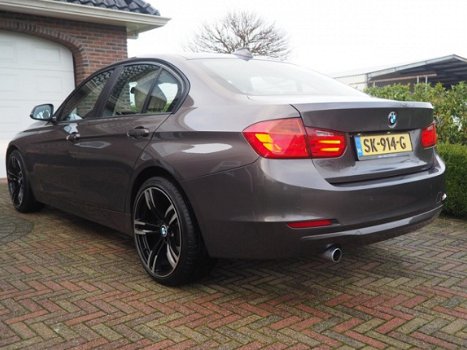 BMW 3-serie - 318d High Executive | Automaat | Navi | Leder | 19'' Sportvelgen | - 1