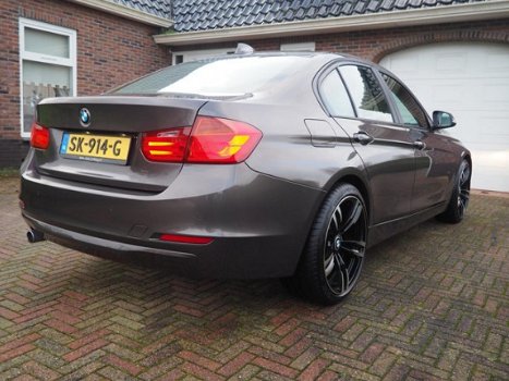 BMW 3-serie - 318d High Executive | Automaat | Navi | Leder | 19'' Sportvelgen | - 1