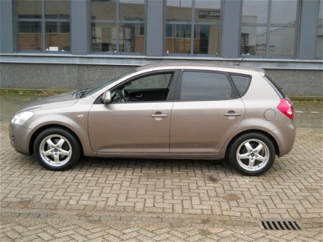 Kia Cee'd - 1.4 X-ecutive - 1