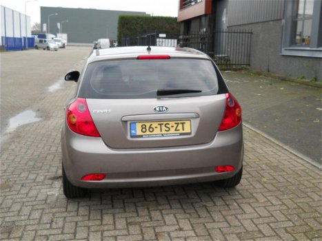 Kia Cee'd - 1.4 X-ecutive - 1