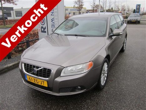 Volvo V70 - 2.5T Momentum Leer+DVD+Navigatie - 1