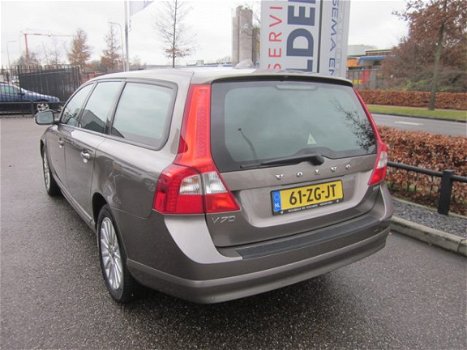 Volvo V70 - 2.5T Momentum Leer+DVD+Navigatie - 1