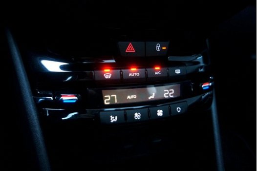 Peugeot 208 - 1.6 THP GTi Navi_Clima_panorama_17''LMV_Cruise_NAP - 1