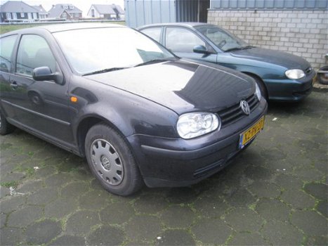 Volkswagen Golf - 1.6 Comfortline - 1