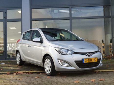 Hyundai i20 - 1.2i i-Motion Black Pack Unieke km stand - 1