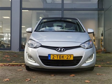 Hyundai i20 - 1.2i i-Motion Black Pack Unieke km stand - 1