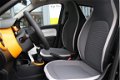 Renault Twingo - 1.0 SCe 75 Collection Easylink NU VAN € 15.525, - RIJKLAAR UIT VOORRAAD VOOR € 14.0 - 1 - Thumbnail