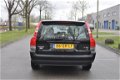 Volvo V70 - 2.3 T-5 Comfort Line YOUNGTIMER VELE OPTIES 1 JAAR APK - 1 - Thumbnail