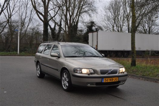 Volvo V70 - 2.4 Comfort Line LEDER/STOELVERWARMING YOUNGTIMER - 1