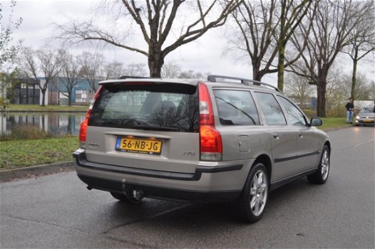 Volvo V70 - 2.4 Comfort Line LEDER/STOELVERWARMING YOUNGTIMER - 1