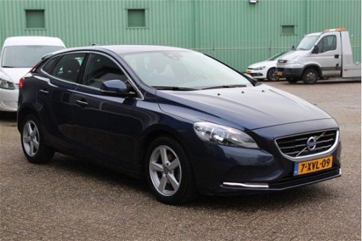 Volvo V40 - 1.6 D2 Momentum Business (115pk) Half-Leder/ Navi/ Clima/ Cruise/ Elek. pakket/ Isofix/ - 1