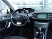 Peugeot 308 SW - 1.2 PureTech Blue Lease Executive Panoramadak Navigatie/PDC/LM/Trekhaak - 1 - Thumbnail