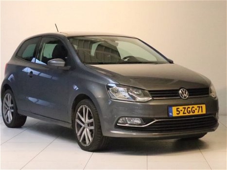 Volkswagen Polo - 1.2 TSI Highline/Clima/Navi/Trekhaak/Schuifdak/LM-Velgen/ Zeer unieke auto - 1