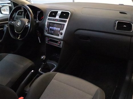 Volkswagen Polo - 1.2 TSI Highline/Clima/Navi/Trekhaak/Schuifdak/LM-Velgen/ Zeer unieke auto - 1