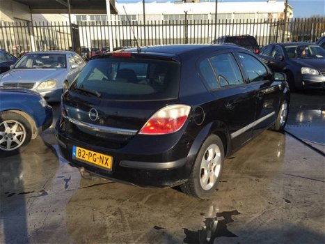 Opel Astra - 1.6 Essentia - 1