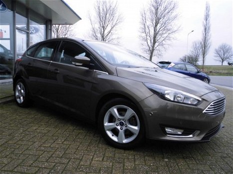 Ford Focus - 125pk Titanium Navi-cruise-luxe titanium uitvoering-camera 54.000km - 1