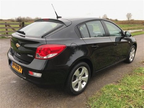 Chevrolet Cruze - 1.8 DOHC 141pk 5D LTZ | Navigatie | Rijklaar prijs - 1