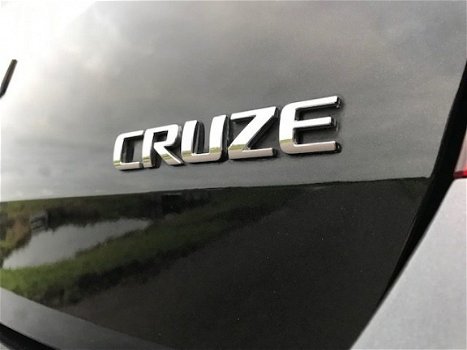 Chevrolet Cruze - 1.8 DOHC 141pk 5D LTZ | Navigatie | Rijklaar prijs - 1