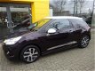 Citroën DS3 - 1.2 VTi 82PK AUTOMAAT So Chic CLIMATE CONTROL / NAVIGATIE / ALL SEASONS / CRUISE CONTR - 1 - Thumbnail