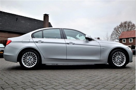 BMW 3-serie - 320i High Executive | Automaat | Xenon | Navigatie | Stoelverwarming | Comfort Leder | - 1