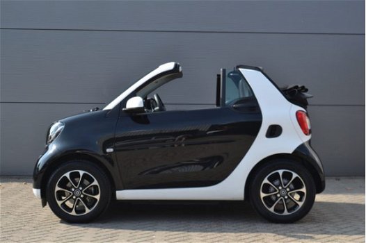 Smart Fortwo cabrio - 1.0 Passion Aut. Clima, Multi Stuur, LMV, Two Tone - 1