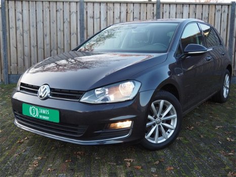 Volkswagen Golf - 1.2 TSI 110pk Automatische airco Parkeersensoren v+a Telefoon Cruise Controle Stoe - 1