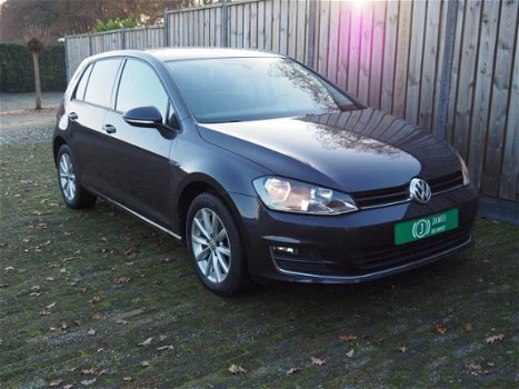 Volkswagen Golf - 1.2 TSI 110pk Automatische airco Parkeersensoren v+a Telefoon Cruise Controle Stoe - 1