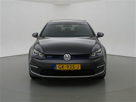Volkswagen Golf - 1.4 TSI GTE 204 PK AUT. *EXCL. BTW* + 18 INCH / LED / NAVIGATIE / DAB - 1