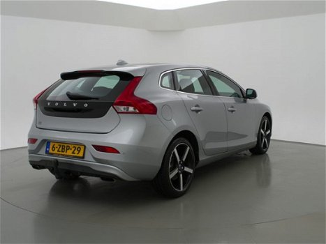 Volvo V40 - 2.0 D4 190 PK SUMMUM BUSINESS + LEDER / 18 INCH / CAMERA / KEYLESS - 1