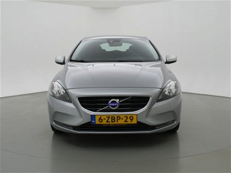 Volvo V40 - 2.0 D4 190 PK SUMMUM BUSINESS + LEDER / 18 INCH / CAMERA / KEYLESS - 1