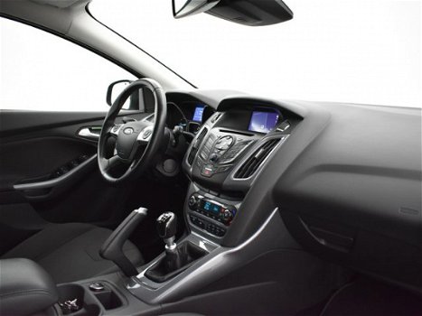 Ford Focus Wagon - 1.6 TDCI TITANIUM + XENON / NAVIGATIE / KEYLESS / SFEERVERLICHTING - 1