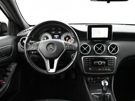 Mercedes-Benz A-klasse - 200 URBAN 157 PK + STOELVERWARMING / 18 INCH / NAVIGATIE / XENON - 1