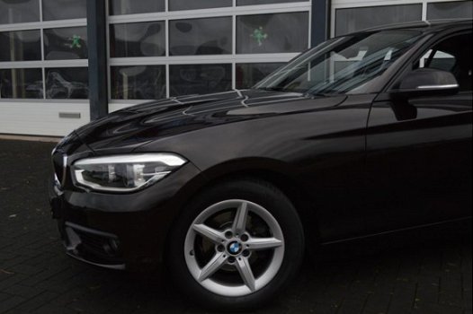 BMW 1-serie - 118i EDE Corporate Lease Essential | AUDIO-NAVI SYSTEEM BUSINESS / SPARKLING BROWN MET - 1