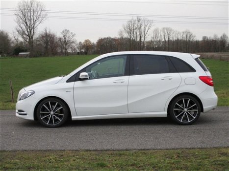 Mercedes-Benz B-klasse - 180 Ambition AUTOMTAAT/ECC/NAVIG/PDC/LEER - 1