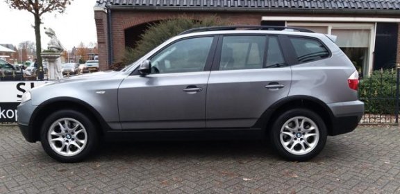 BMW X3 - 2.0d Automaat / Xenon / Leer / Panoramadak / Navi / Stoelverwarming / PDC - 1