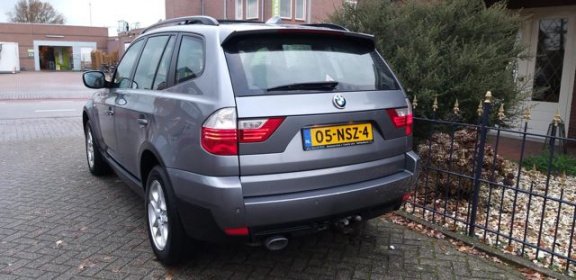 BMW X3 - 2.0d Automaat / Xenon / Leer / Panoramadak / Navi / Stoelverwarming / PDC - 1