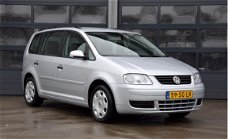 Volkswagen Touran - 1.6-16V FSI Turijn * NETTE AUTO * NIEUWE APK * AIRCO * CRUISE CONTROLE