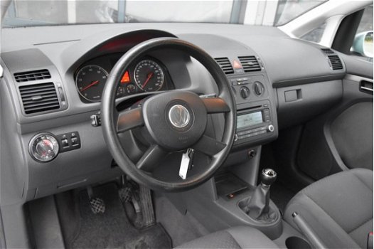 Volkswagen Touran - 1.6-16V FSI Turijn * NETTE AUTO * NIEUWE APK * AIRCO * CRUISE CONTROLE - 1